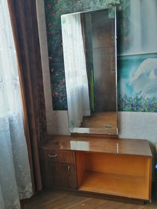 Подарявам тоалетка с огледало