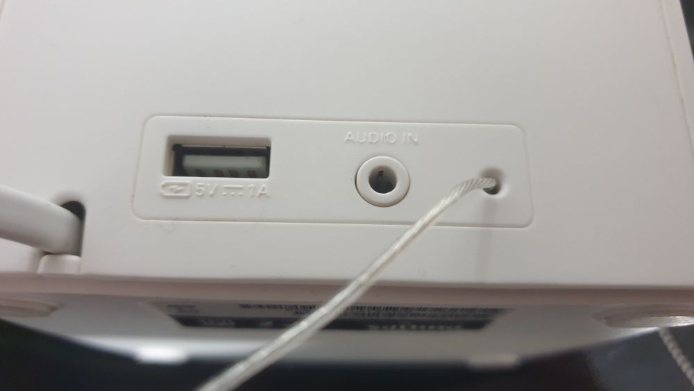 Vând radio cu ceas Philips AJB4300W/12