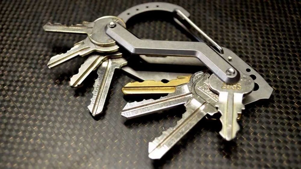 Стоманен ключодържател 6в1 за 8 ключа