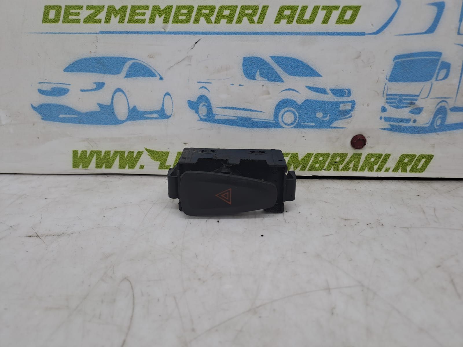 Buton avarie e3160101 Renault Grand Scenic 3  [din 2009 pana  2012]