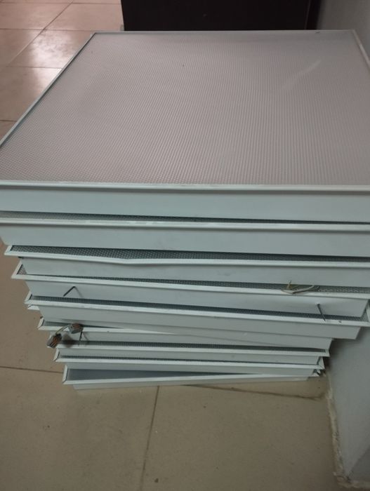 Продам б/у офисные лампы