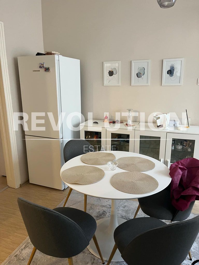 Дава се под наем Етаж от къща в Пловдив, Център - 70 кв.м за 600 € - Снимка #2