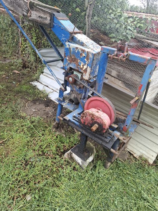 Vând moara după tractor