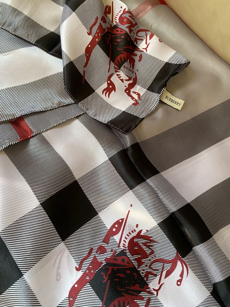 Дамски шал Burberry естествена коприна