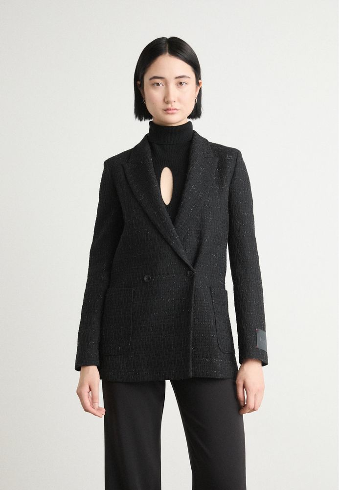 Sacou Hugo Boss de la 1500 lei la 900 lei