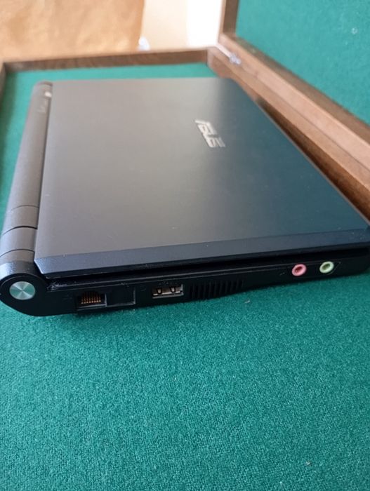 Малък Лаптоп Асус / Нотбук