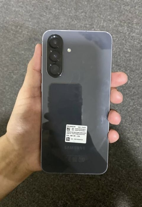 Samsung a56 8.  256 lik tel