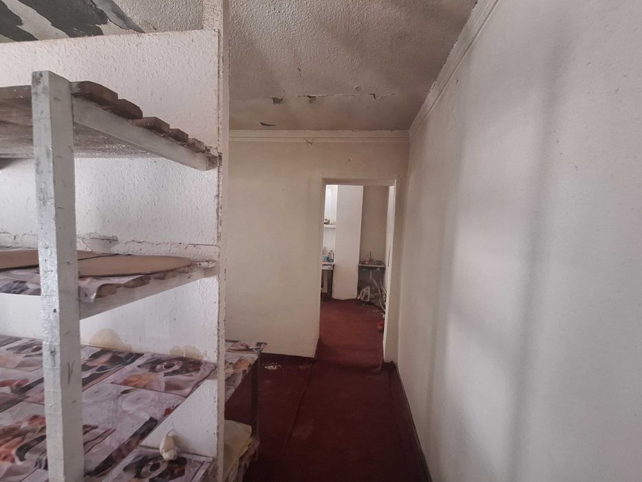 Урганч шахар марказида тайёр ишлаб турган нонвойхона сотилади