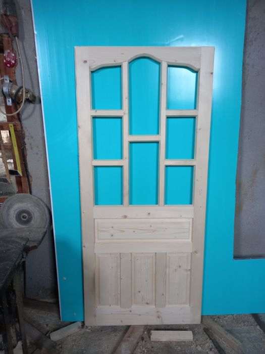 Usi, ferestre de lemn