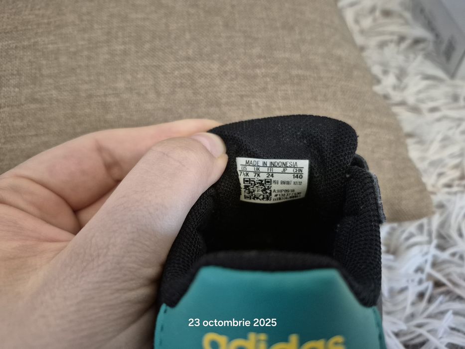 Vand incaltaminte Adidas, nr.24