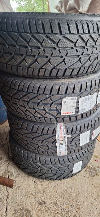 Vand sau schimb cu 235/50/19 același model
