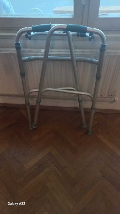 Сгъваема проходилка за вьзрастни
