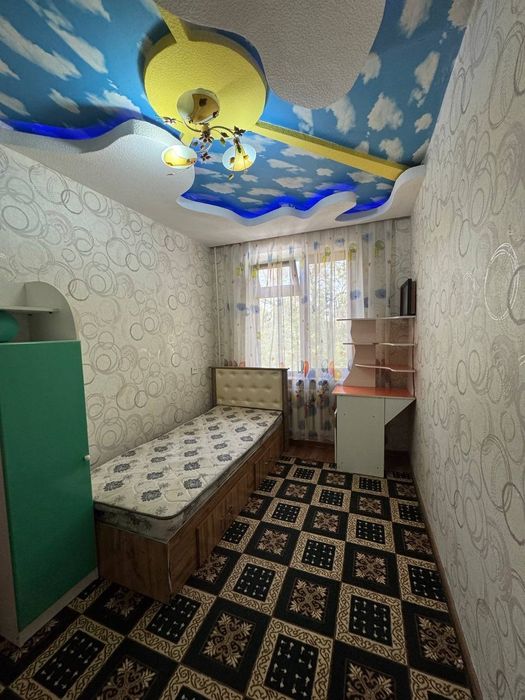 8 Maktab yangi bozor oldida 3 xona