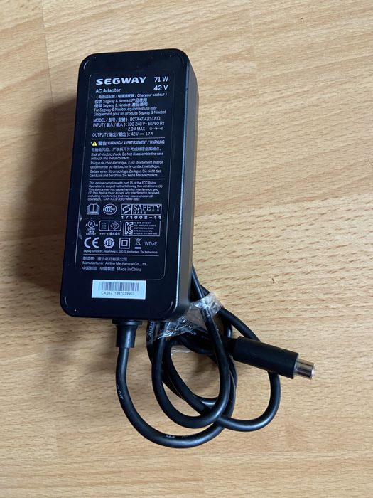 Incarcator Segway 42V 1,7A mufa rotunda cu pin model bcta+7142O-17OO