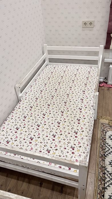 Детская кровать с матрасом