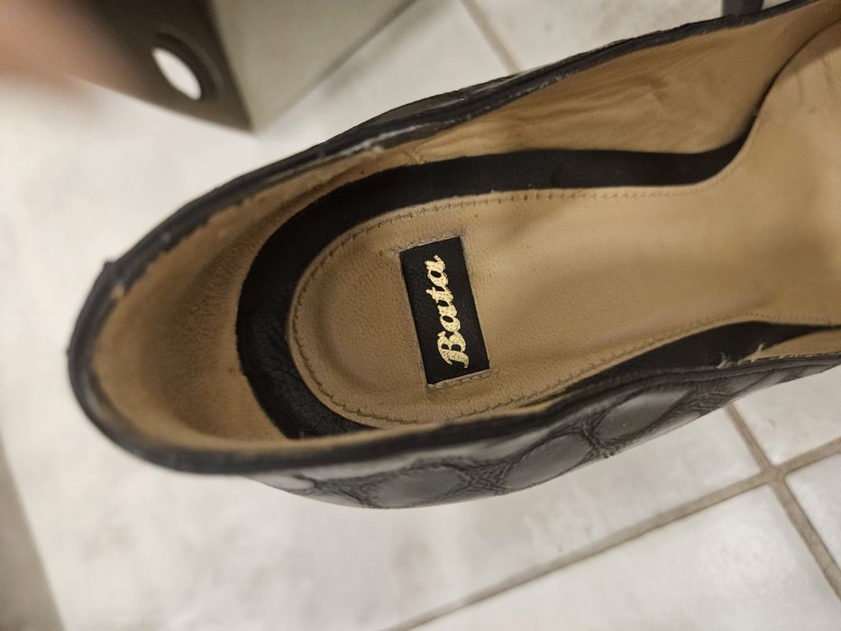 Високи токчета на Bata