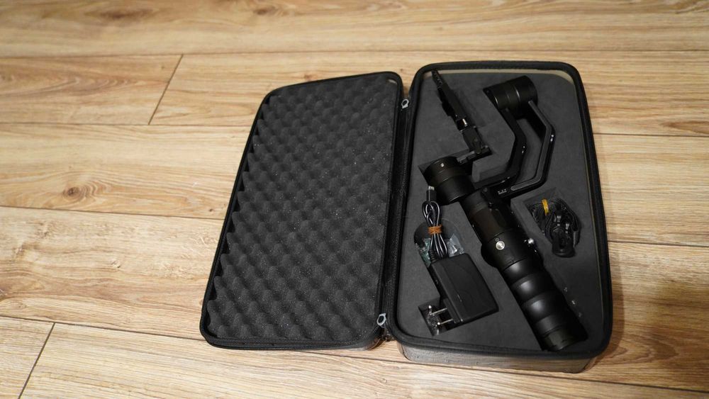 Beholder EC1 stabilizator gimbal 3 axe DSLR si Mirrorless