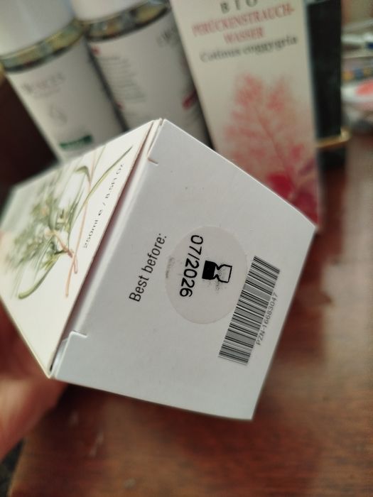 Нови флорални води на essences