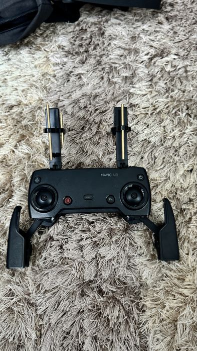 Vând Dronă DJI Mavic Air Fly More Combo – Stare Excelentă