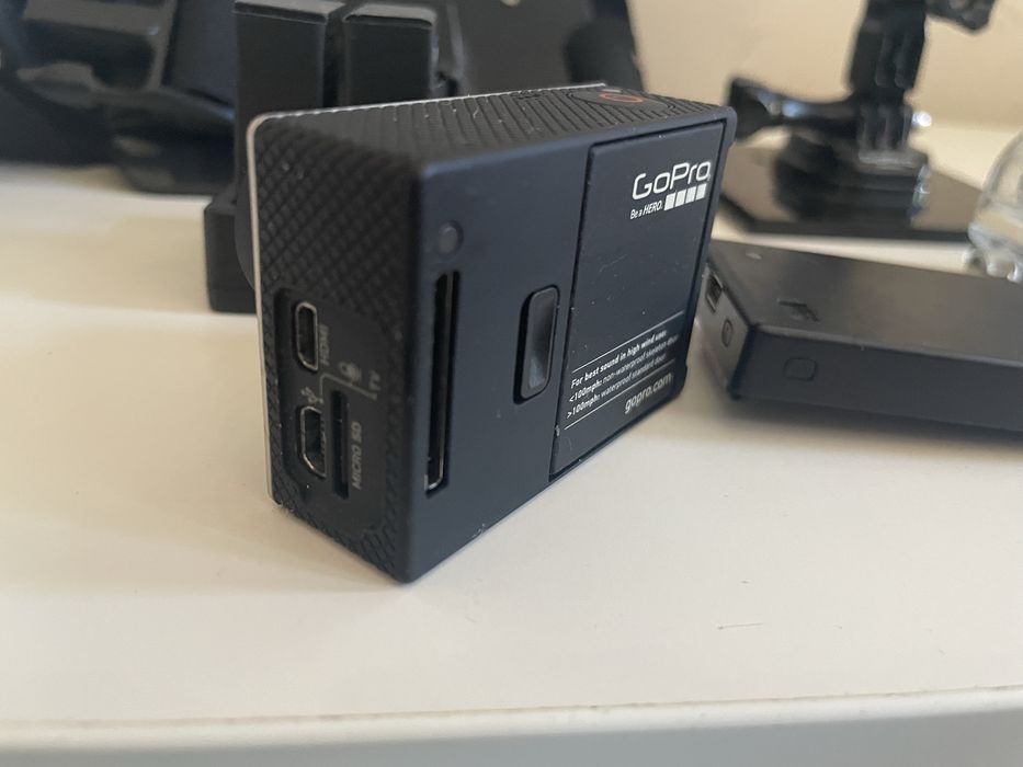 GoPro 3+   Камерата е с 2 батерии
