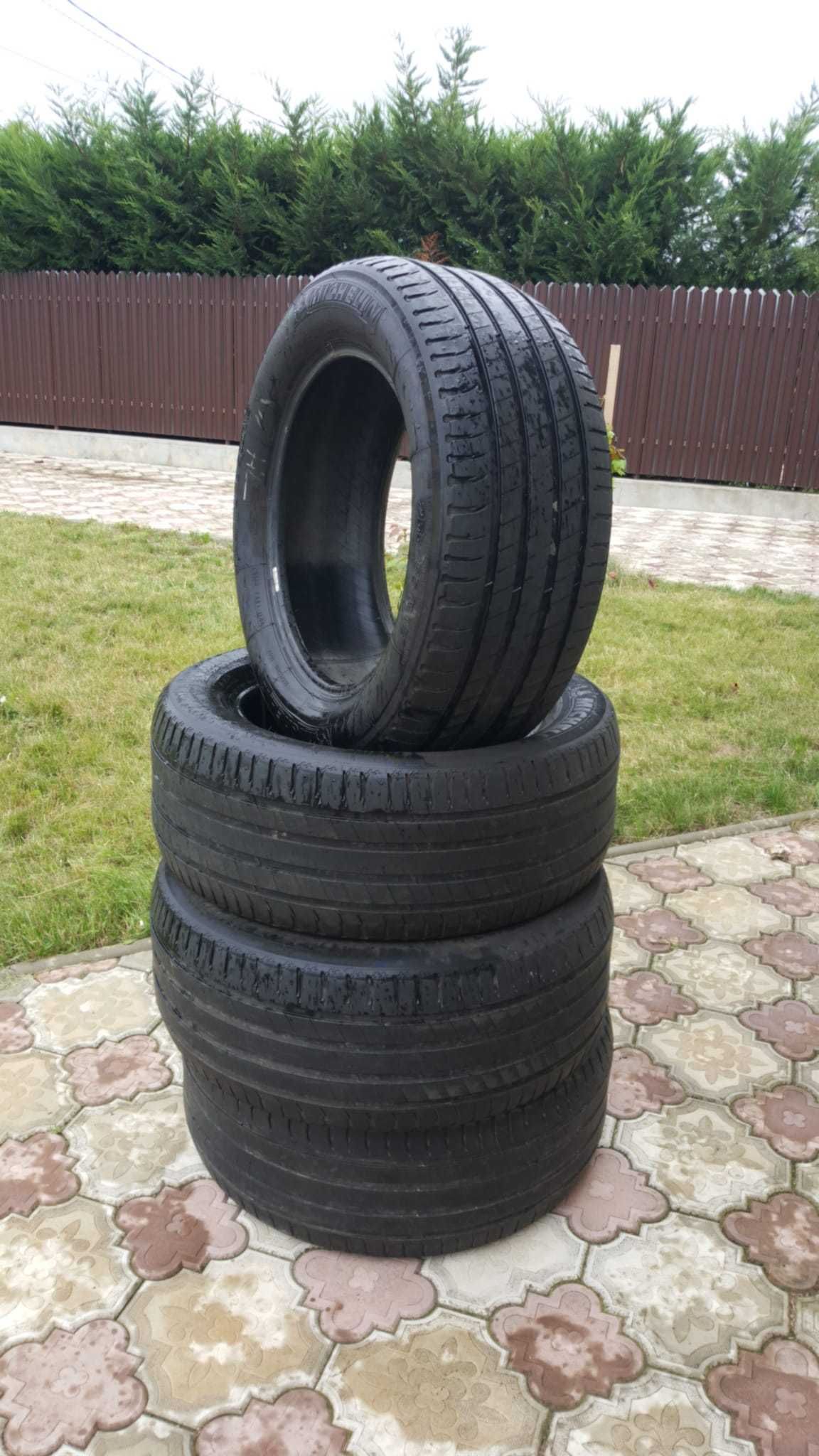 Vând 4 cauciucuri de vară 255 55 R18 Michelin