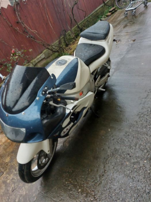 Dezmembrez suzuki gsxr 600