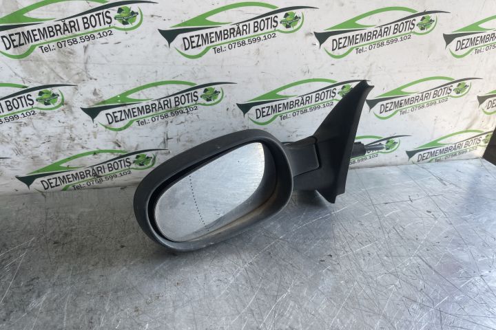 Oglinda stanga manuala E2018011 / E2 01 8011 Renault Clio a 2-a gener
