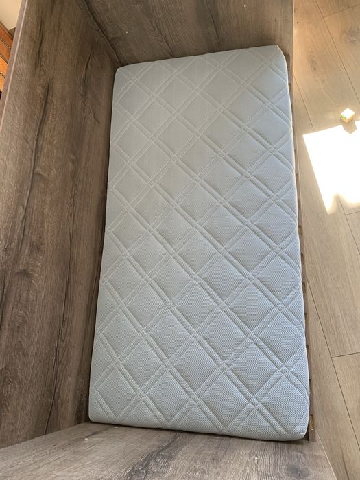 Детско легло с люлеещ механизъм