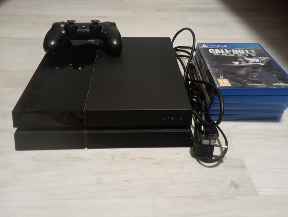 PS4 + 5 jocuri + manetă + accesorii – gata de joacă!

Vând PS4 în s