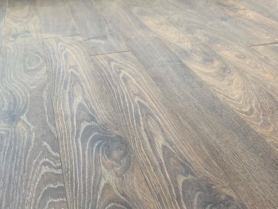 Монтаж на ламинат и первази