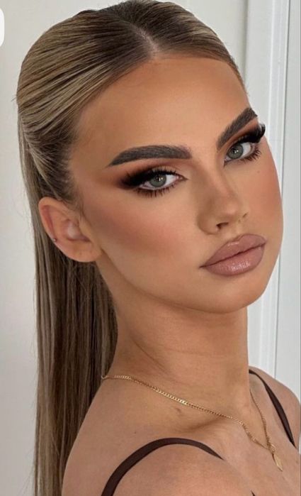 Make-up artist la domiciliul clientelor