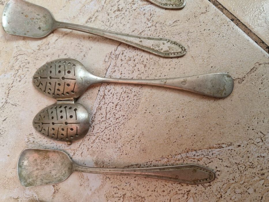 Tacamuri Alpaca. Obiecte vechi, vintage.