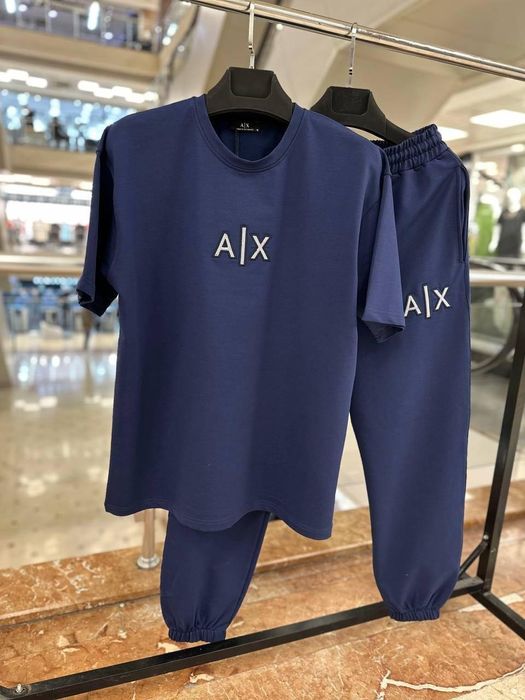 Compleu barbat superb