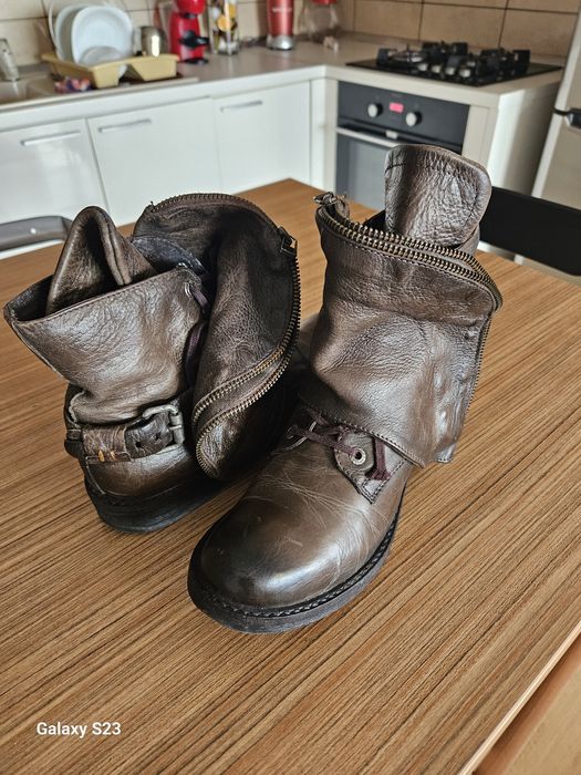 Ghete piele.marimea 38.200 lei