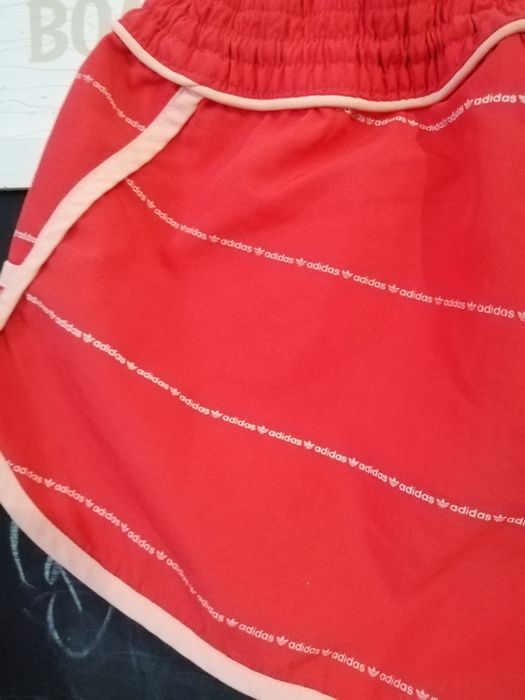 Pantaloni scurti Adidas model vechi retro dama marimea 36 S