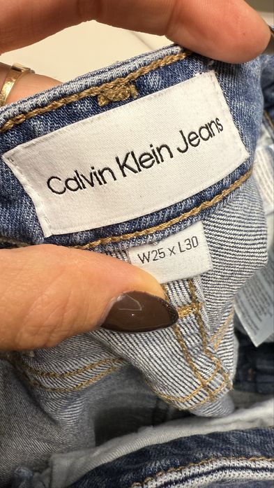 Дънки на Calvin Klein