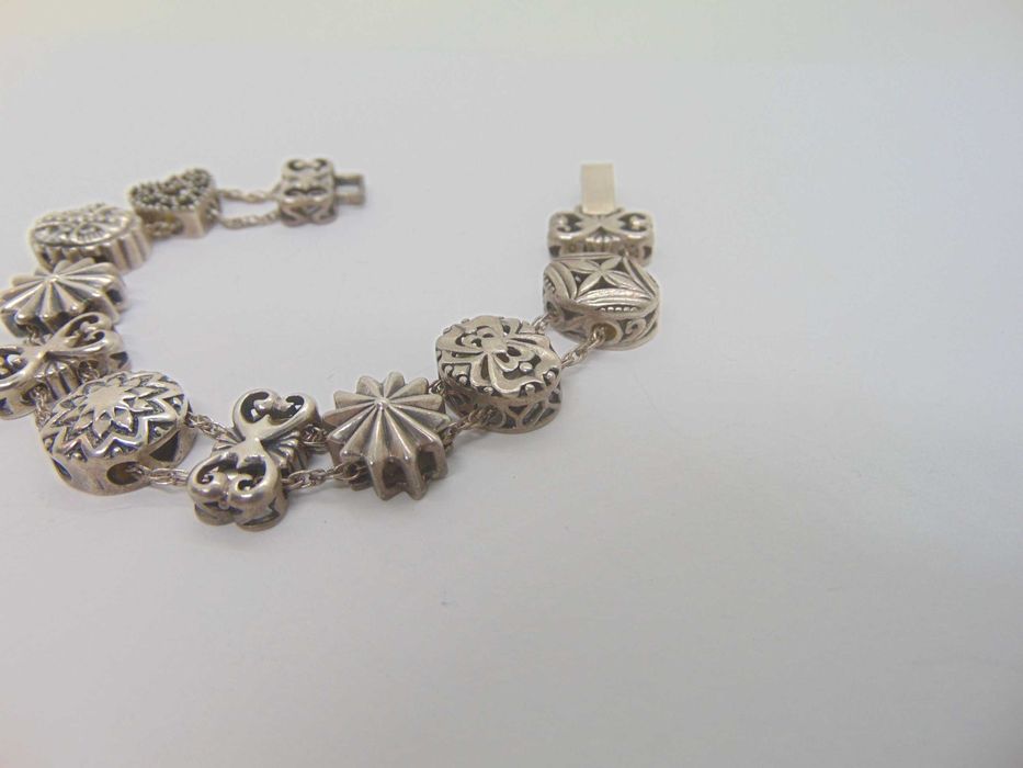 Bratara cu charm uri din argint