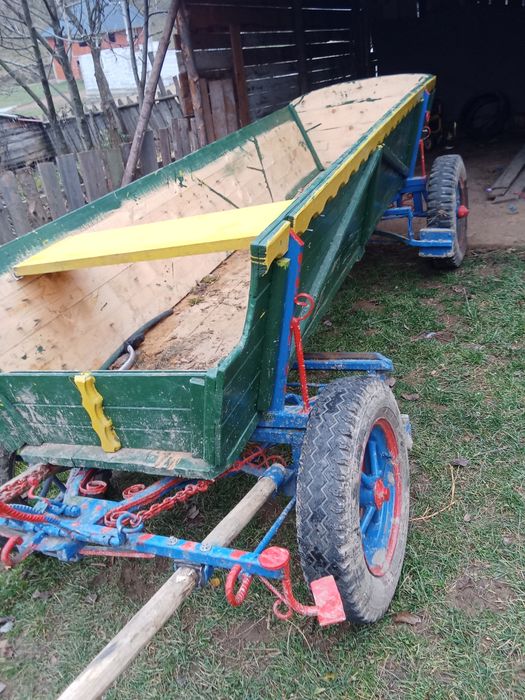 Vând caruță pe esagon roti pe fata 15 pe spate 16