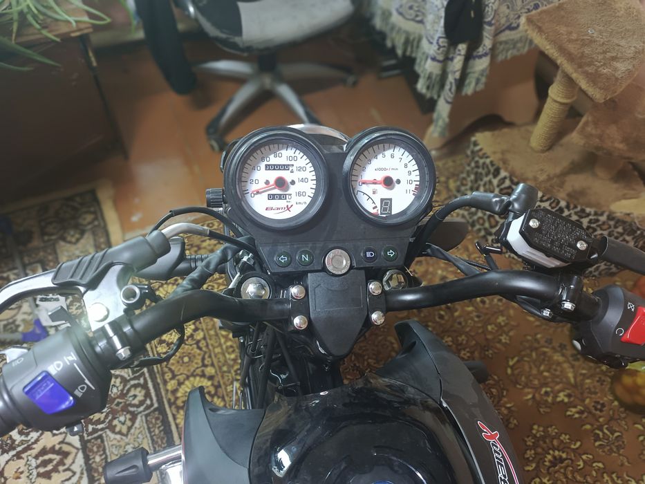 Мотоцикл 250 кубовый купил и не разу не сел на него ,целый не вредим