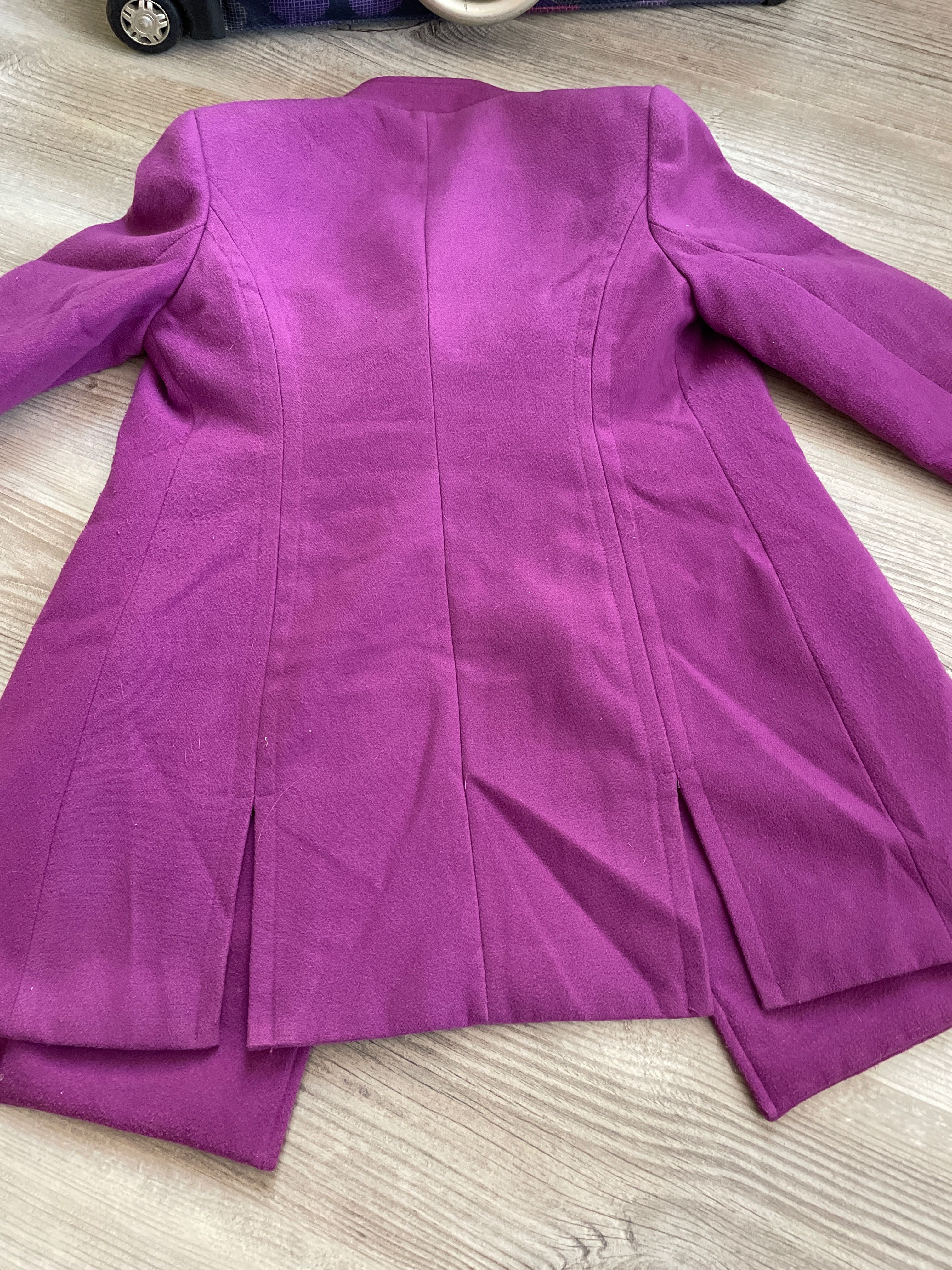 Палто цвета лилаво-фуксия 44 размер