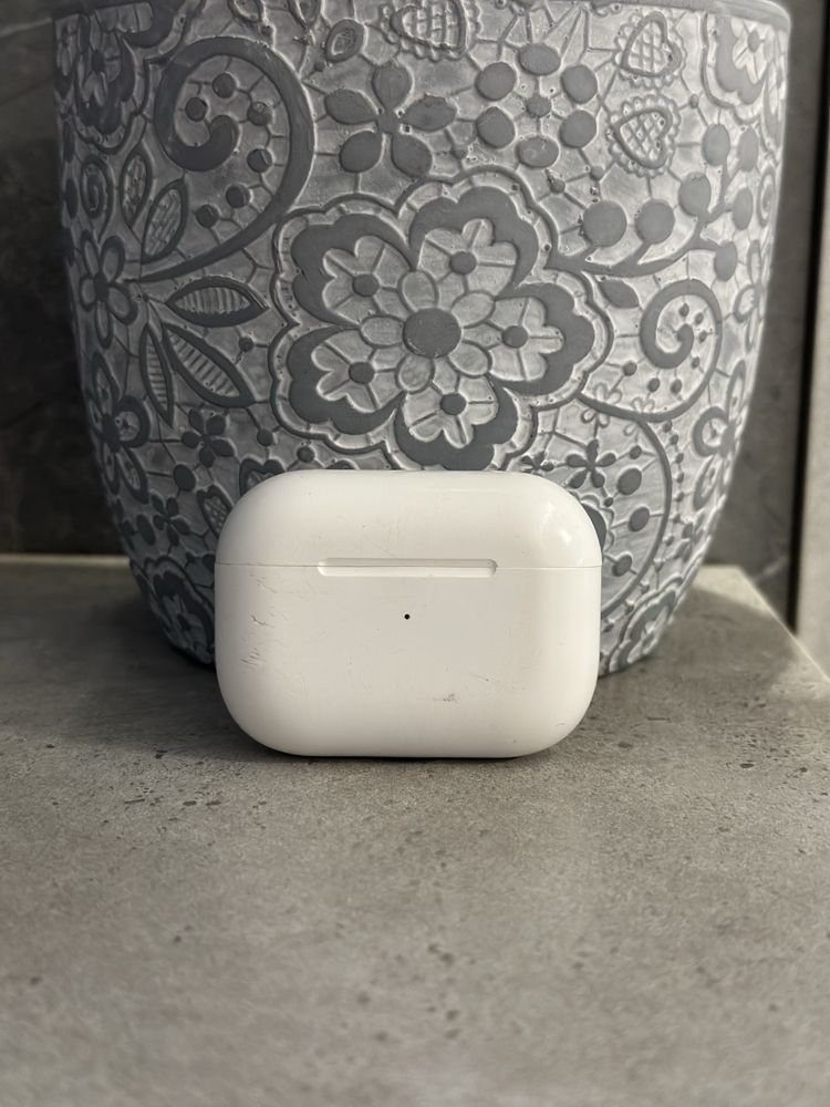 Air pods pro- 3 iphone