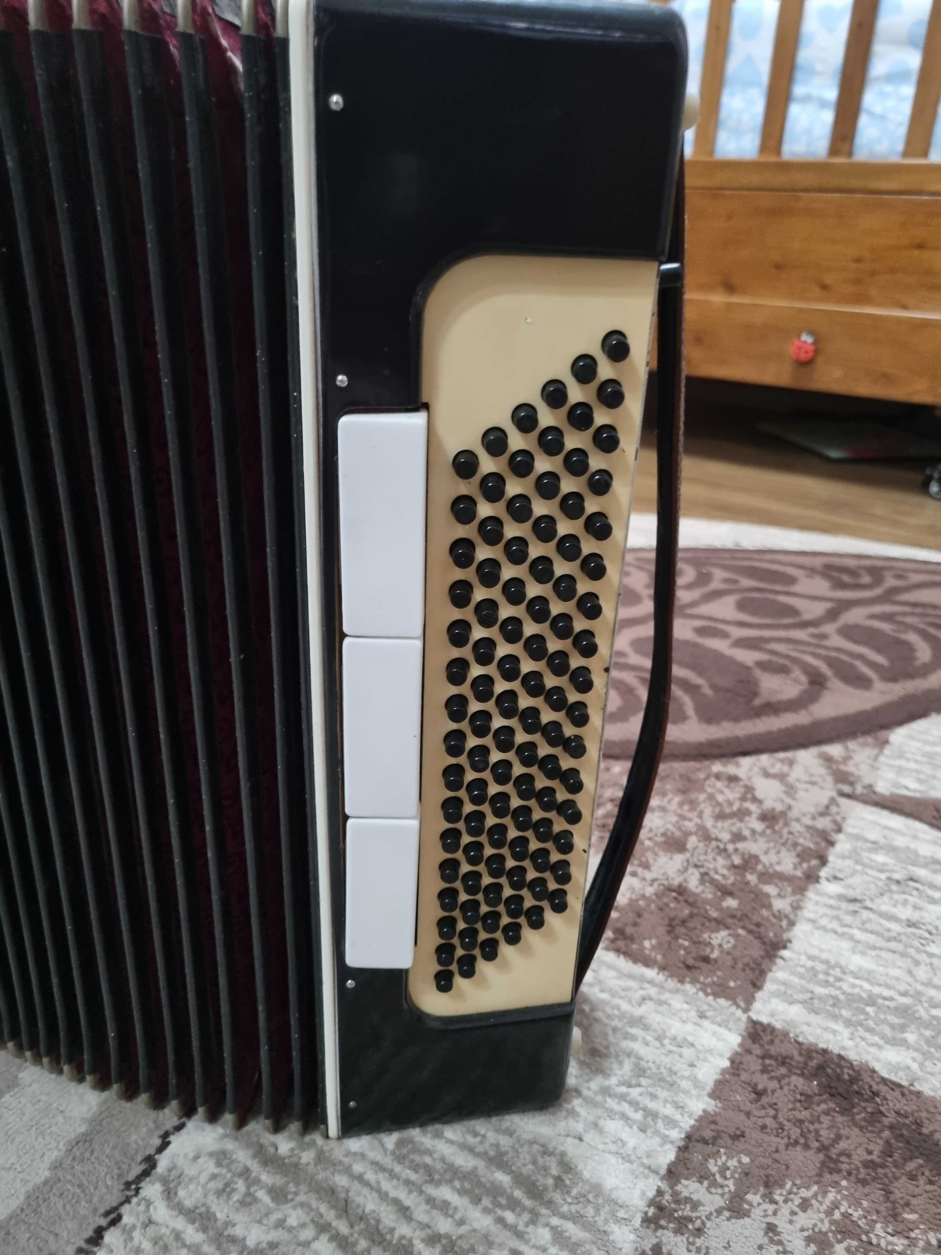 Vand acordeon in stare foarte buna de functionare