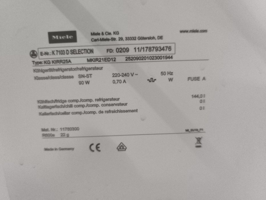 Хладилник Miele K7103D за вграждане.