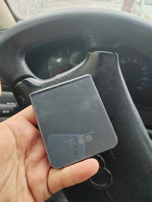 Z flip 5,5G 512 с коробкой