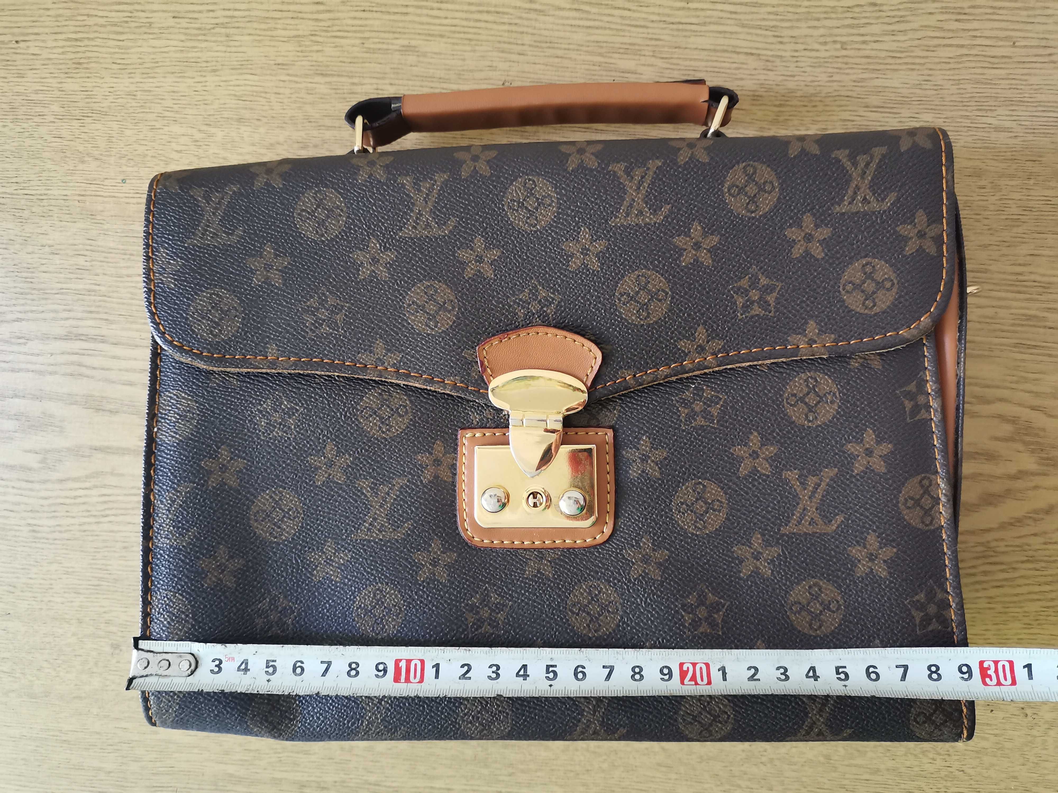 Дамска чанта Catwalk, Чанта Louis Vuitton