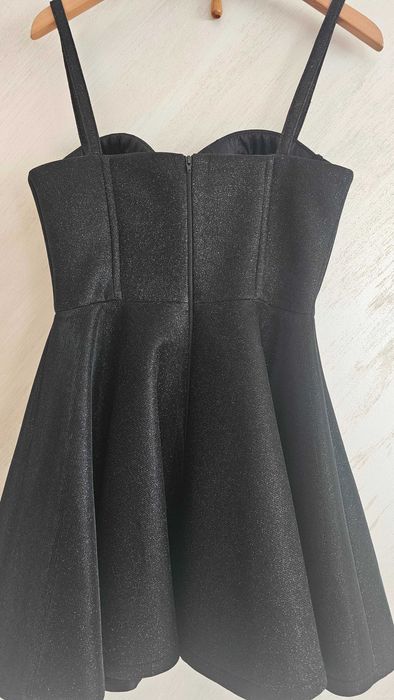 Продавам официална,  дамска рокля тип бюстие