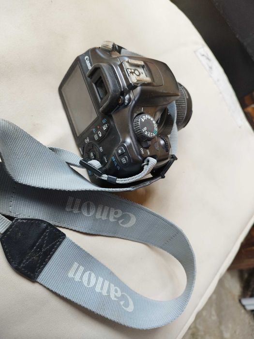 Canon EOS 1100D с обектив внос от Германия без батерия