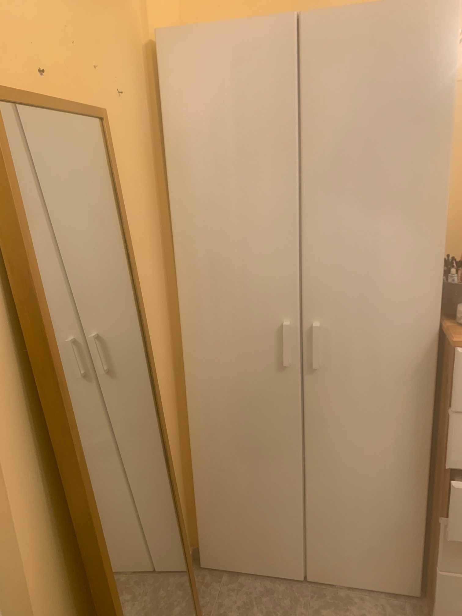Продавам 2 броя  единични гардеробчета тип шкаф