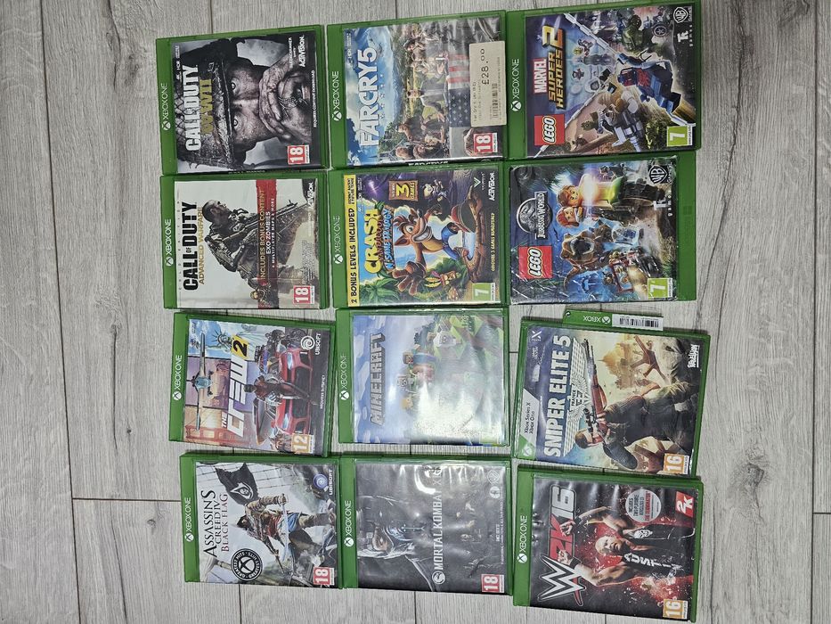 Xbox one 1tb ,2 controllere , kinect , jocuri. Pachet