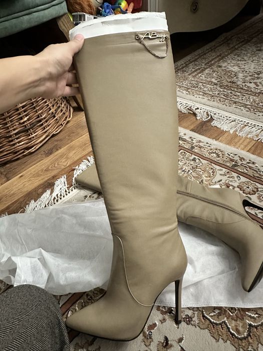 Женские сапоги осенние на каблуке кожаные